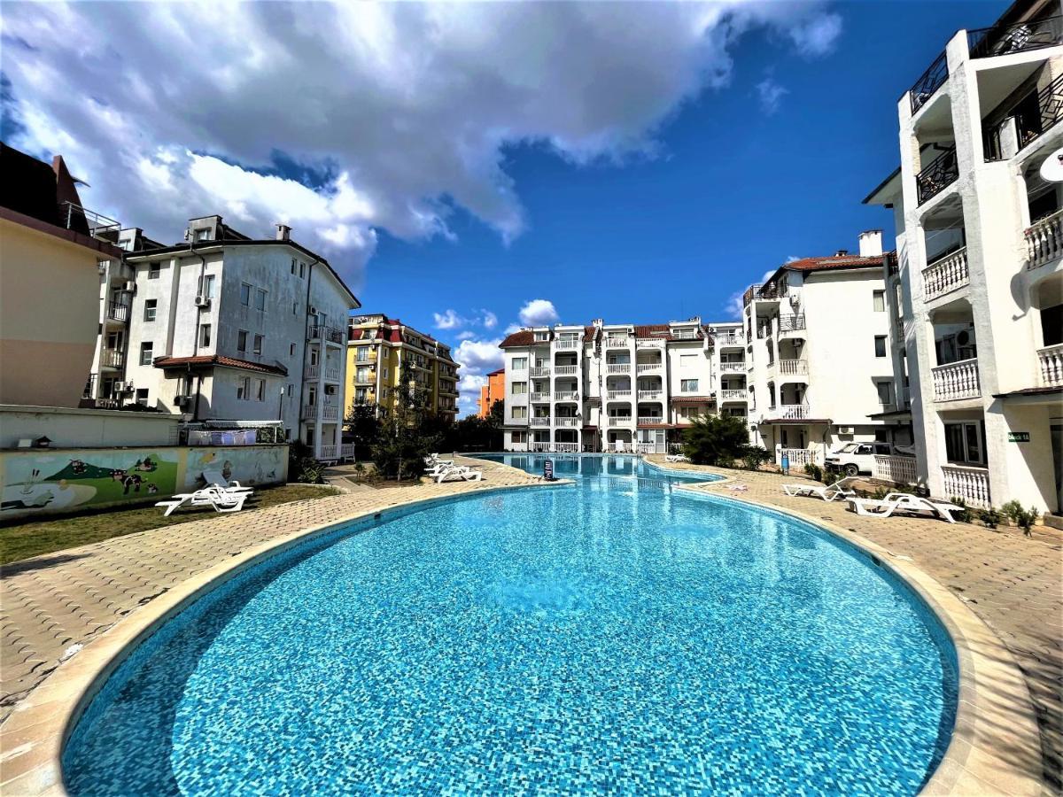 Bravo 5 Holiday Home Pantai Sunny Bagian luar foto
